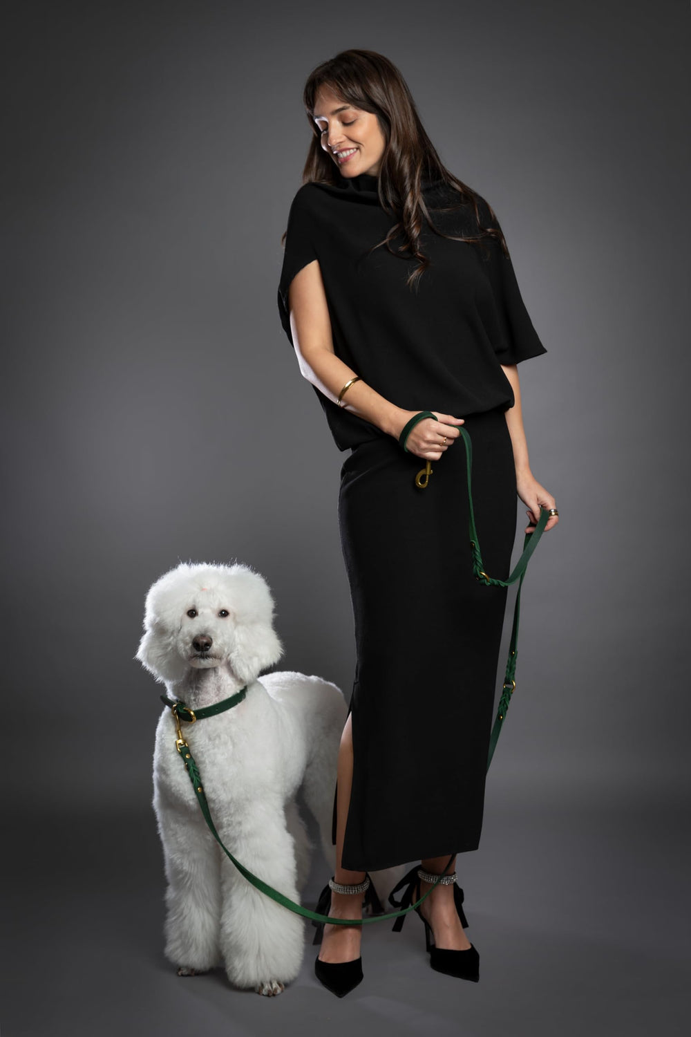 Correa de cuero suave NOAH & PAW, diseño versátil para cualquier tamaño de mascota.