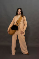 Noah & Paw Sling, asa de hombro ajustable para un ajuste cómodo.