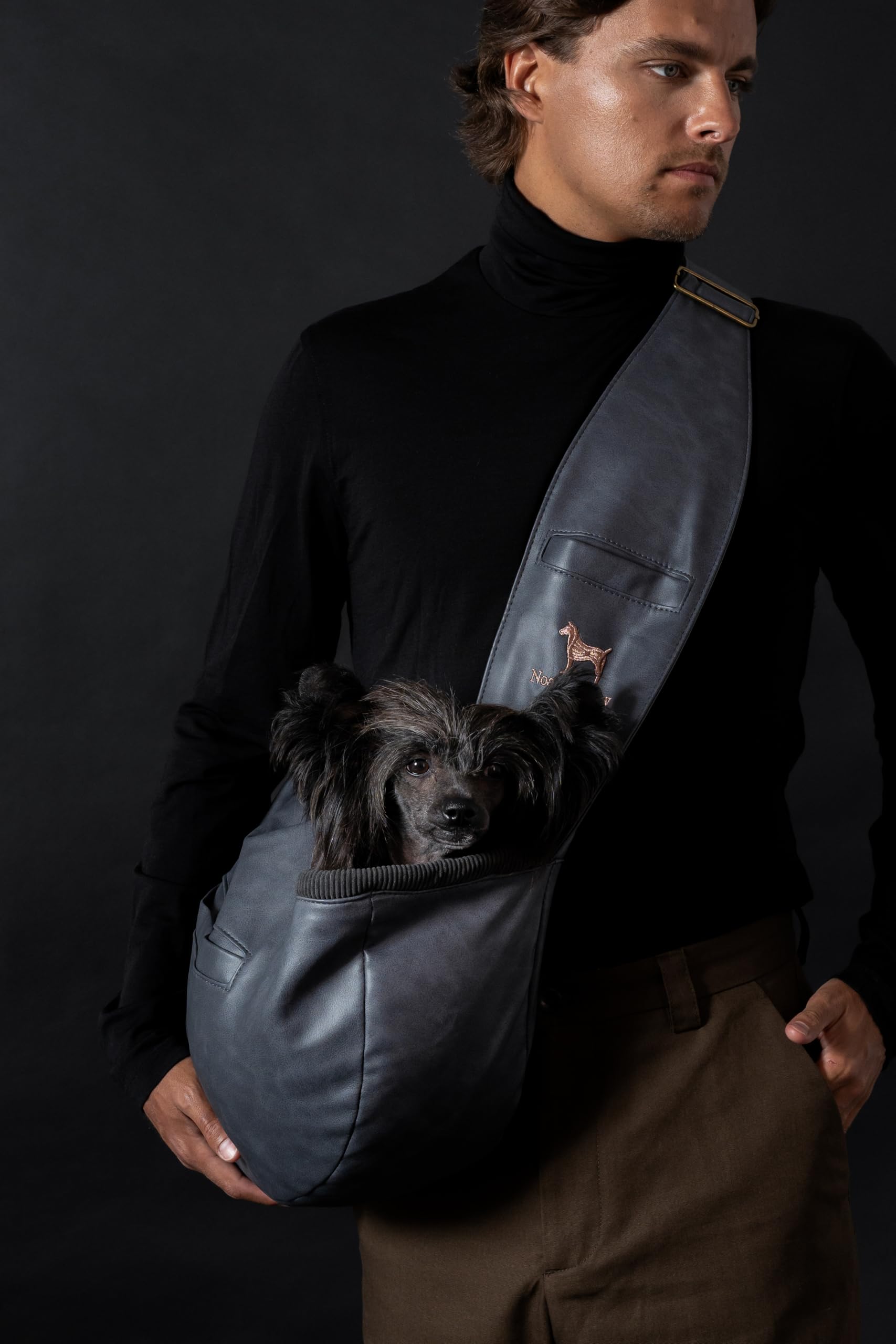 Diseño ergonómico de Noah & Paw Sling para mascotas de 3 a 10 libras.