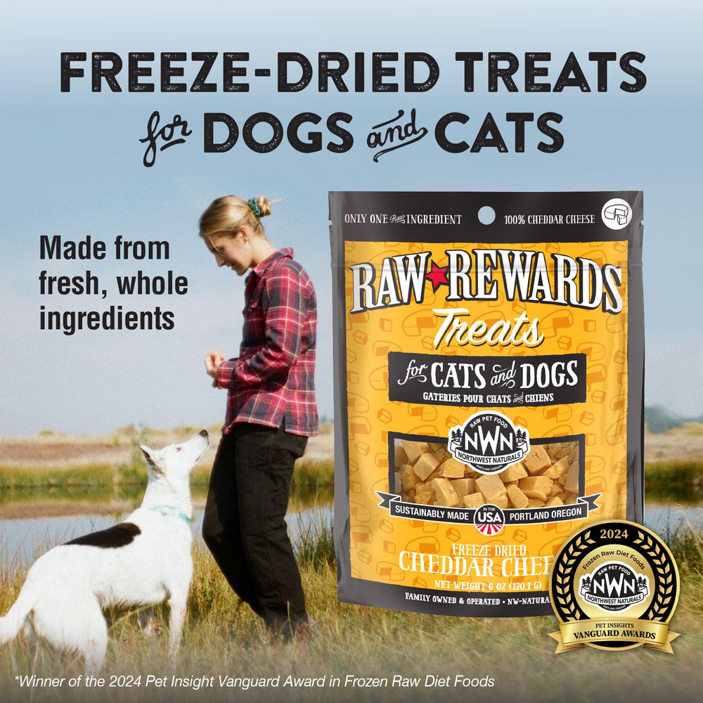 Northwest Naturals Bocaditos de tamaño único listos para premiar perros y gatos.