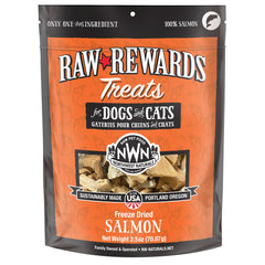 Northwest Naturals Premios Salmón en empaque, snack natural para perros y gatos.