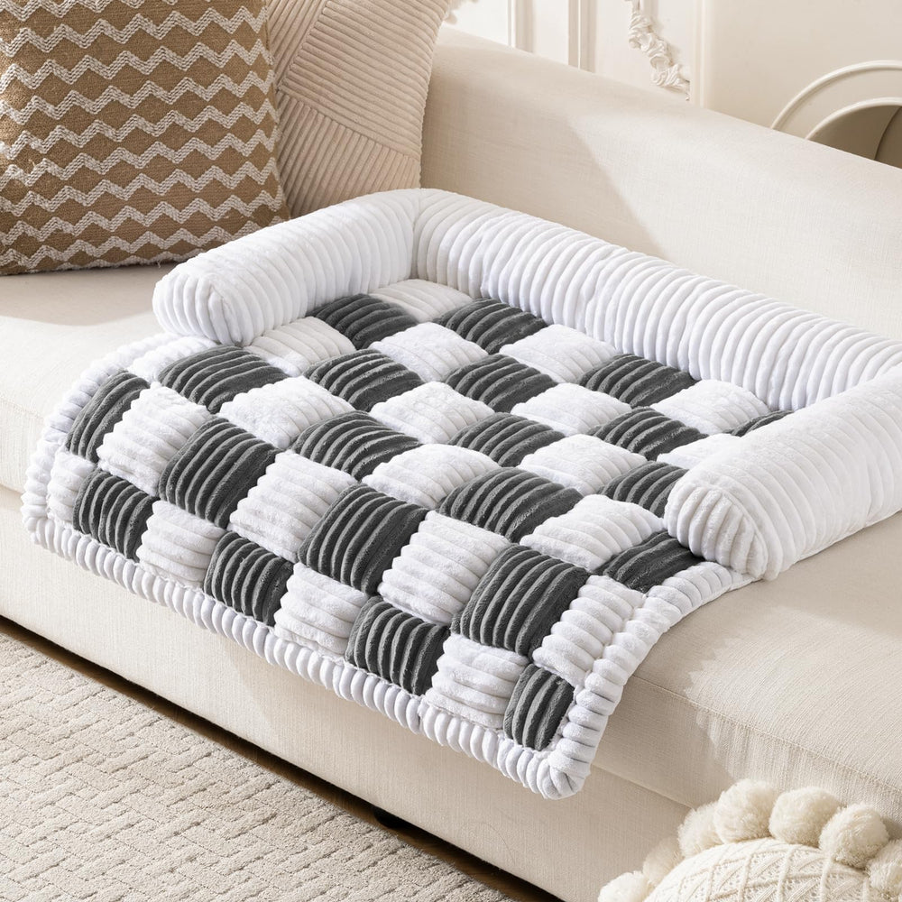 Cama para perro de franela gris de Npetrsnug, ideal para siestas cómodas.