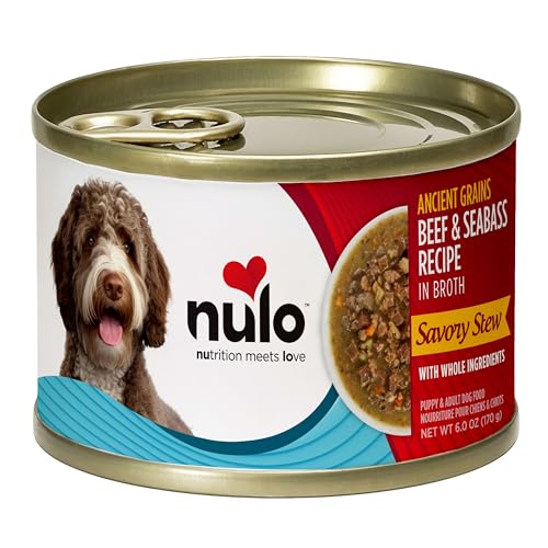 Nulo estofado en lata cerca, muestra ingredientes reales y quinoa.