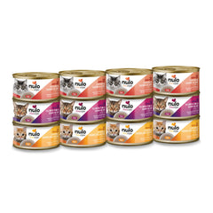 Nulo Freestyle Paté para gatos comiendo, textura suave y sabor sabroso.