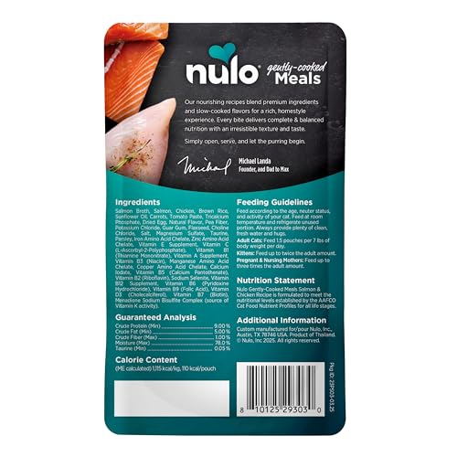 Nulo plato con salmón y pollo, textura apetecible.