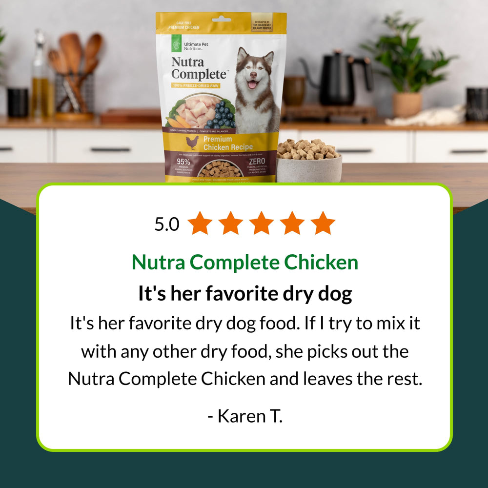 Nutra Complete de Ultimate Pet Nutrition: perro contento con dieta equilibrada y sabrosa.