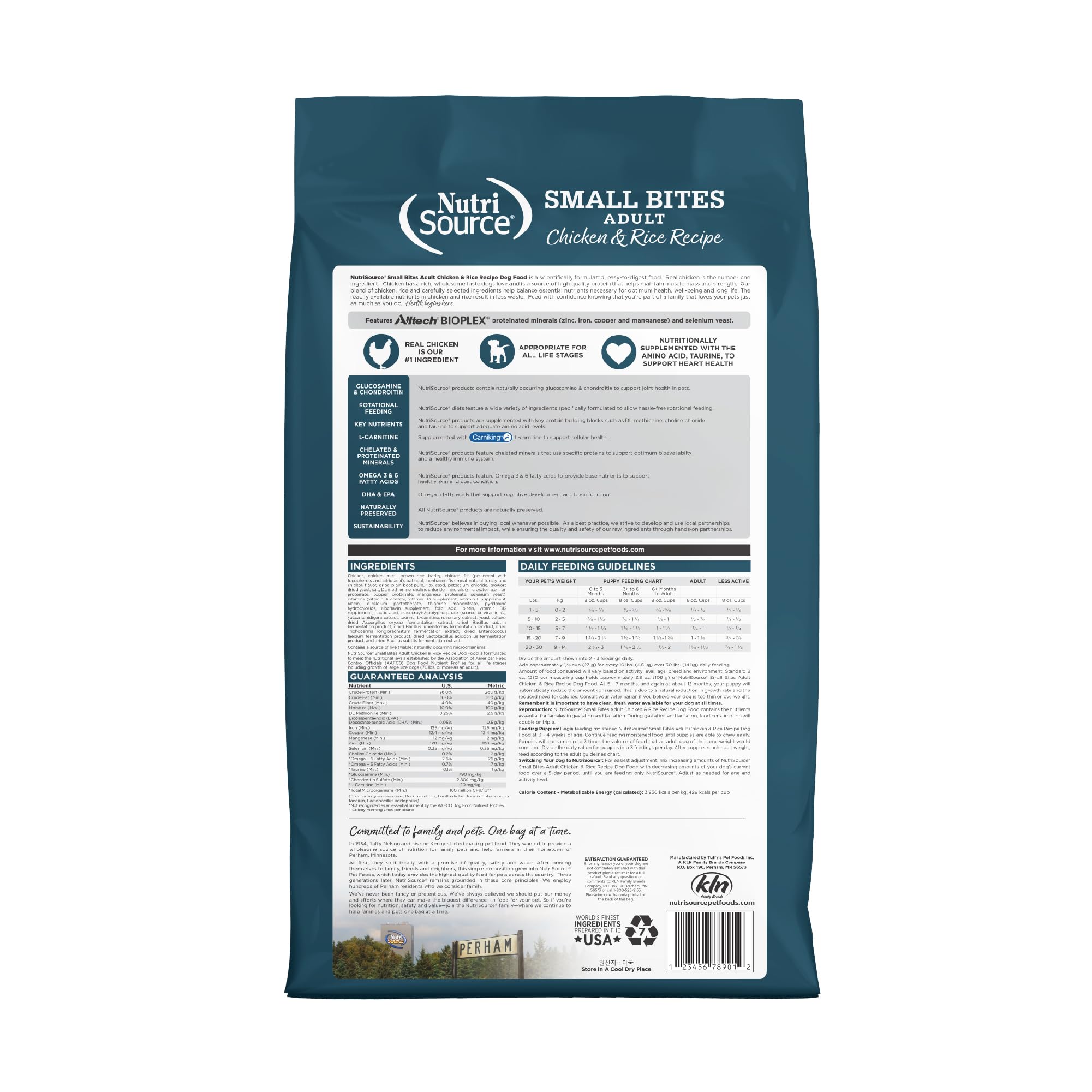 NutriSource croquetas pequeñas de pollo y arroz, primer plano para masticar fácil.