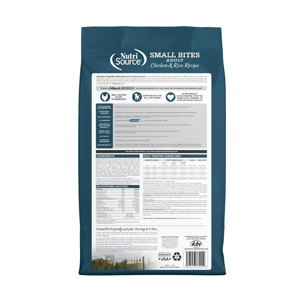 NutriSource croquetas pequeñas de pollo y arroz, primer plano para masticar fácil.