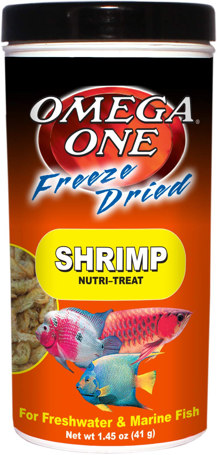 Omega One camarón liofilizado, trozo visible, ideal como snack proteico para peces.
