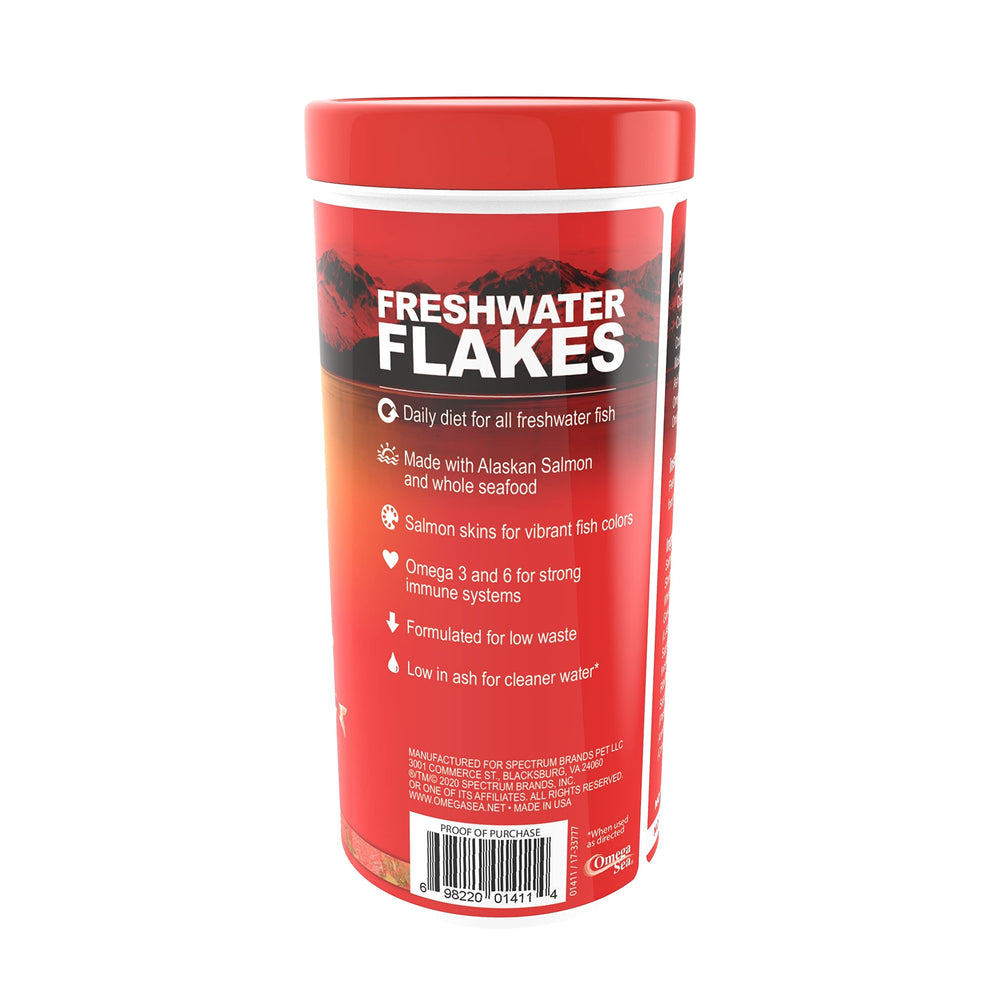 Omega One Freshwater Flakes ayudan a mantener un tanque más limpio gracias a su insolubilidad.