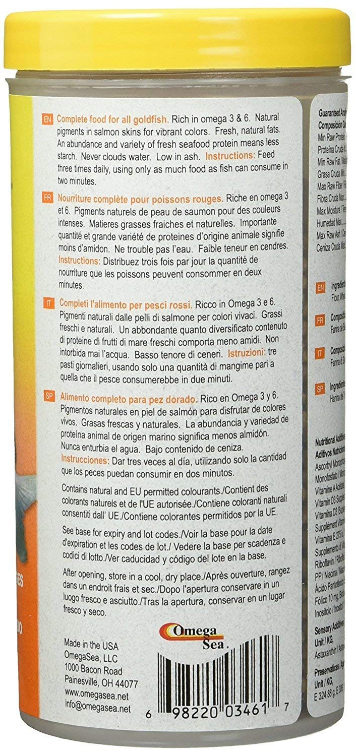 Omega One granulado para goldfish, primer plano de gránulos para nutrición equilibrada.