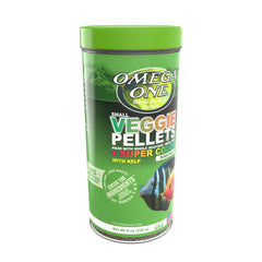 Muestra cercana de Omega One, pellets de kelp, textura y tamaño para comer fácilmente.
