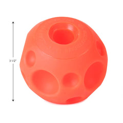 Omega Paw bola textura vinil agarre firme naranja durante la búsqueda de premios.