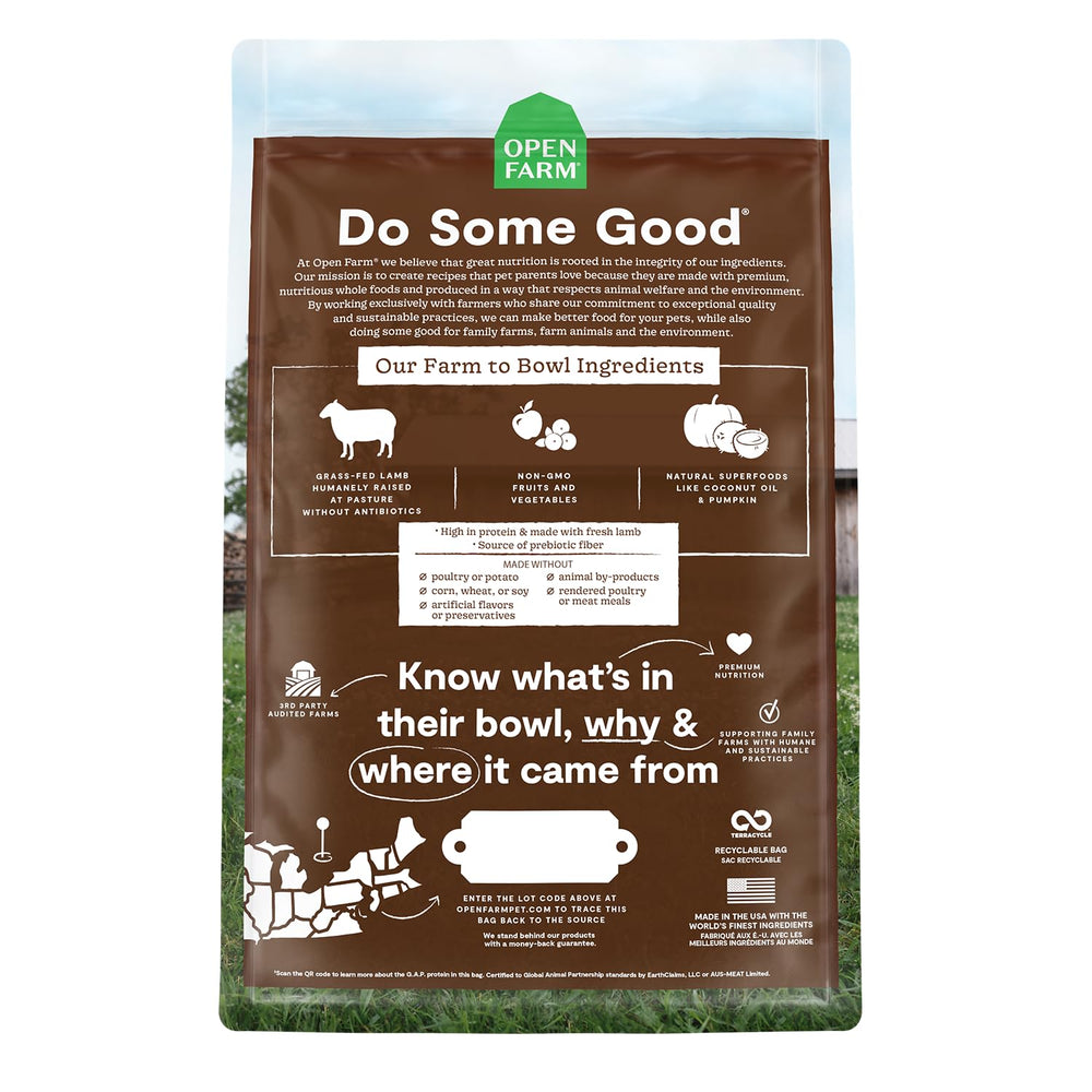 Open Farm Pasture-Raised Lamb, plato con croquetas para gatos, ideal para alimentación balanceada.