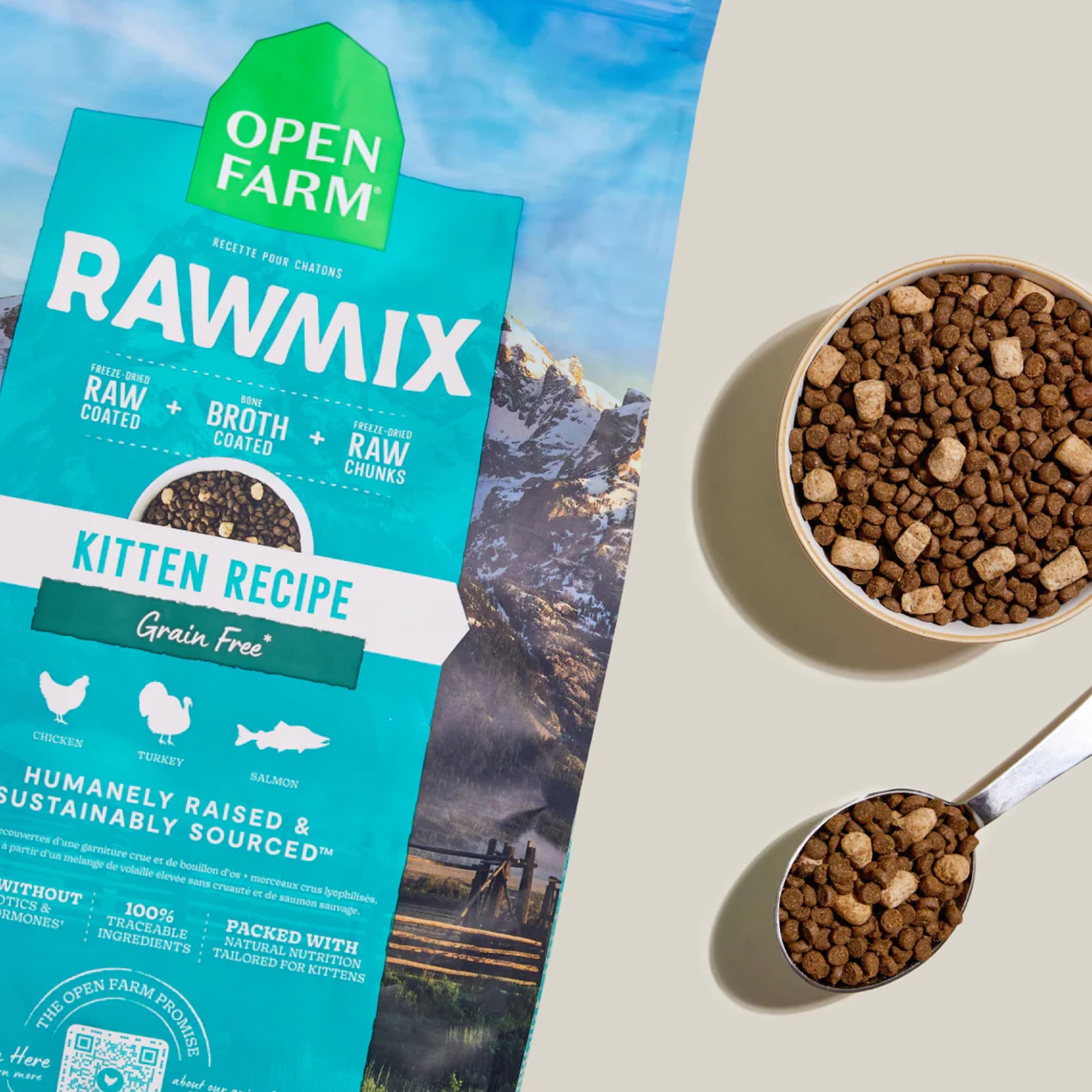 Bolsa de Open Farm RawMix de 8 lb para fácil almacenamiento.