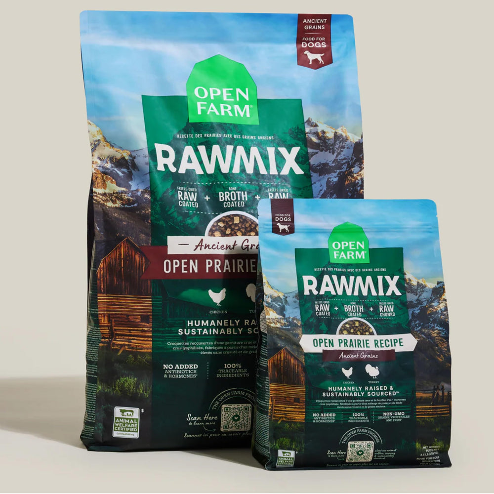 Trozos crudos liofilizados en Open Farm RawMix aportando proteína adicional
