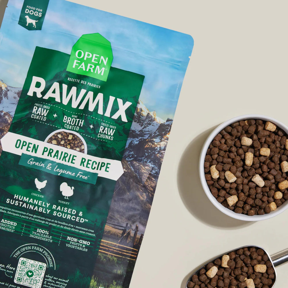Trozos liofilizados crudos de Open Farm RawMix añaden sabor natural
