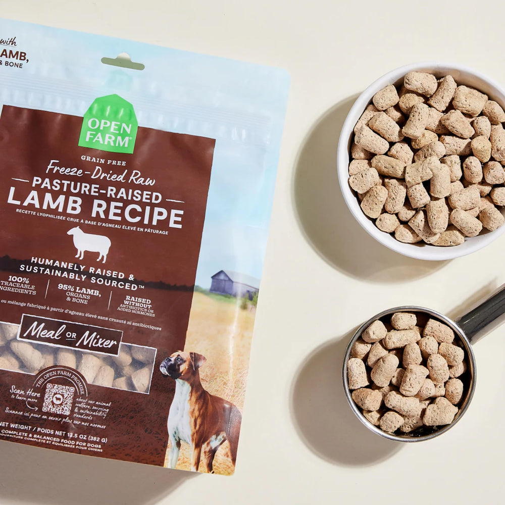 Open Farm rehidratado con agua realza sabor y palatabilidad para perros selectivos.