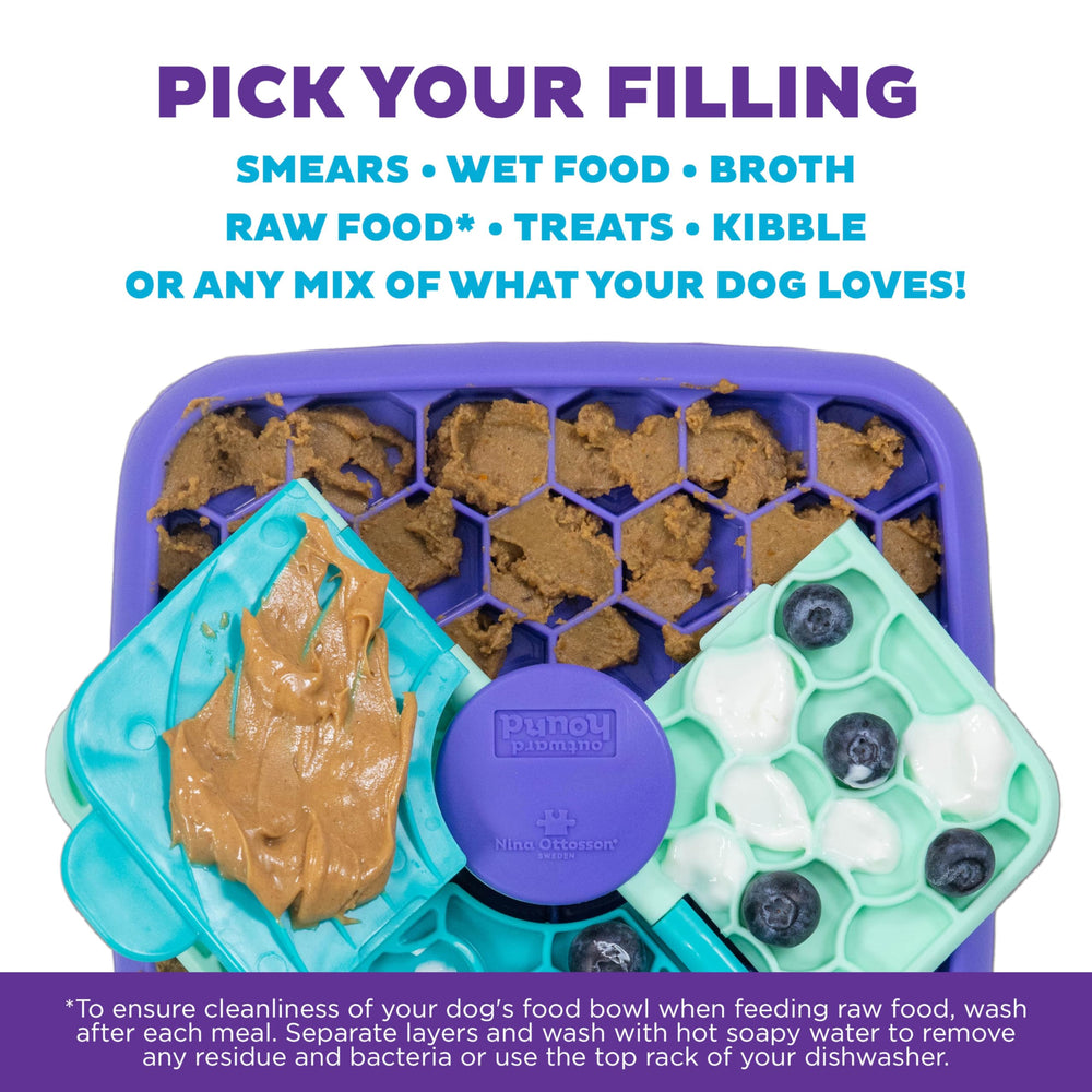 Outward Hound Lick N’ Flip con capacidad de 1 taza de comida.