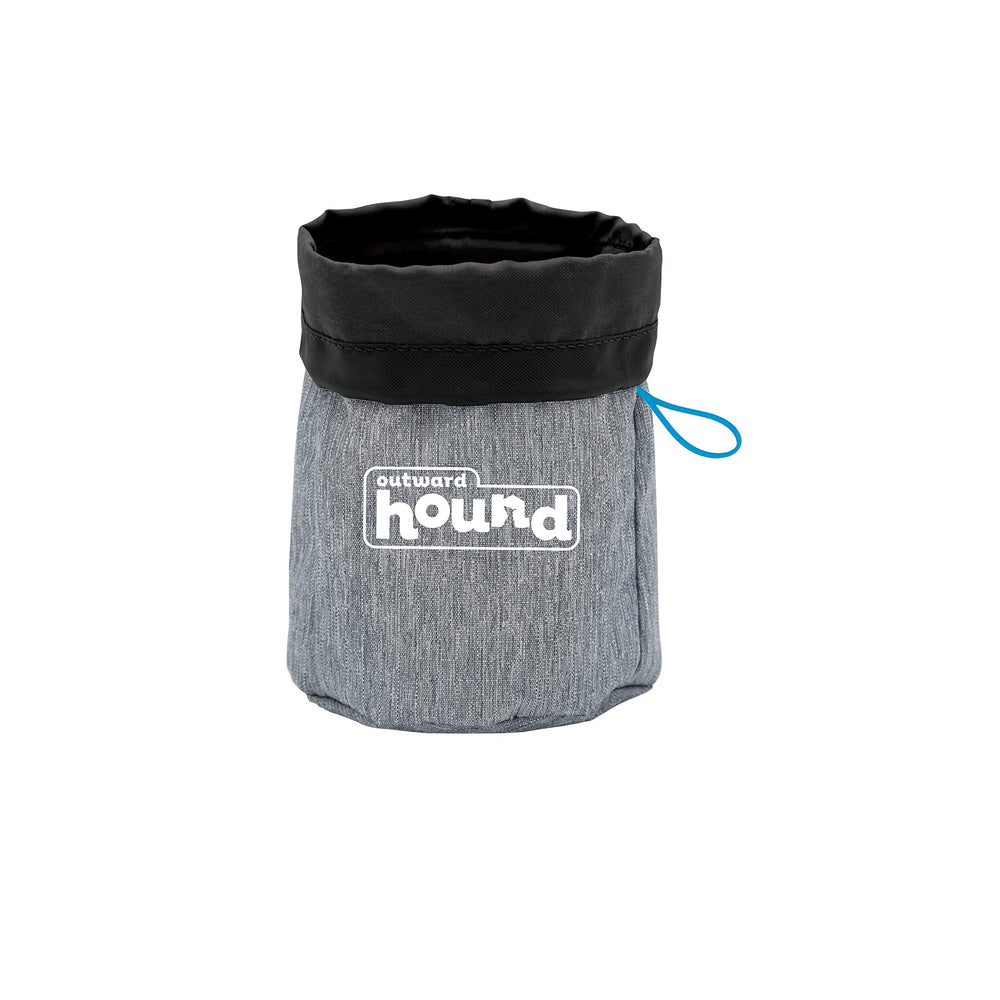 Outward Hound Treat Tote facilita acceso con una mano para recompensas durante el entrenamiento.