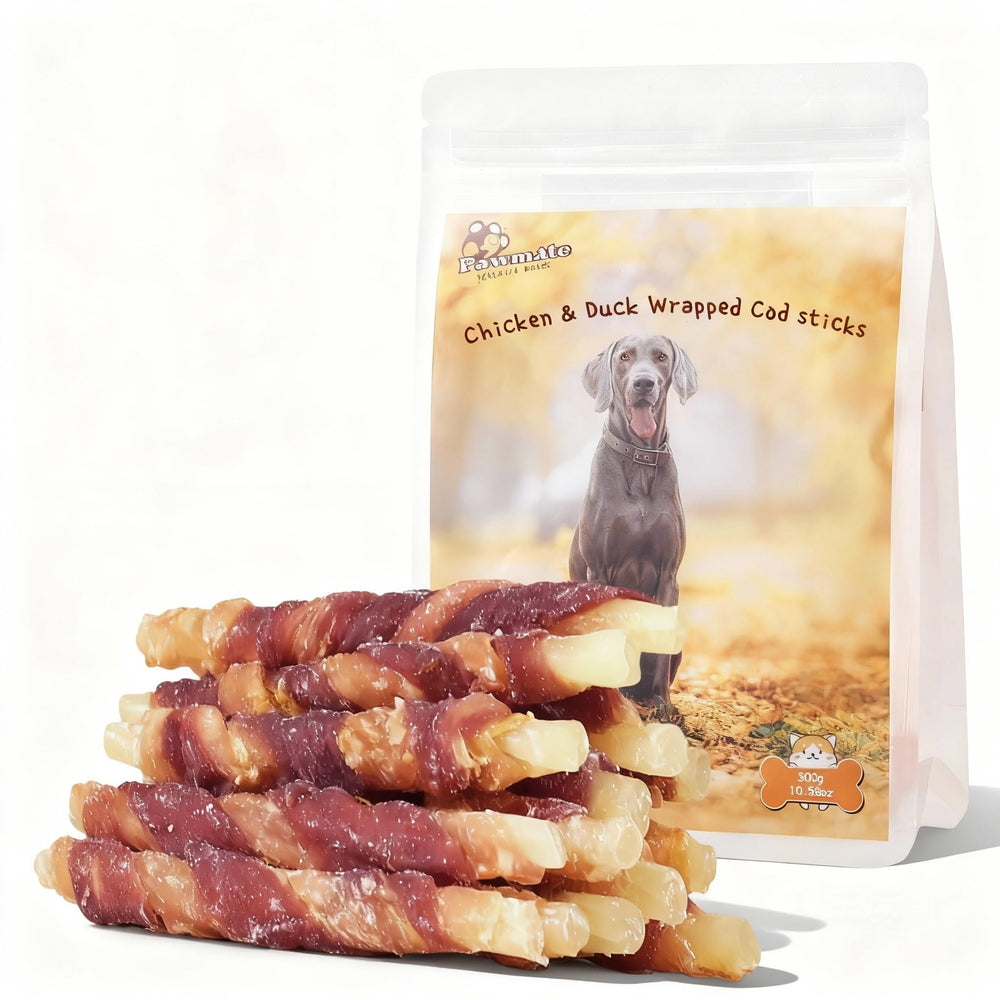 Pawmate Triple Sabor: palitos de bacalao envueltos en pollo y pato, snack delicioso.