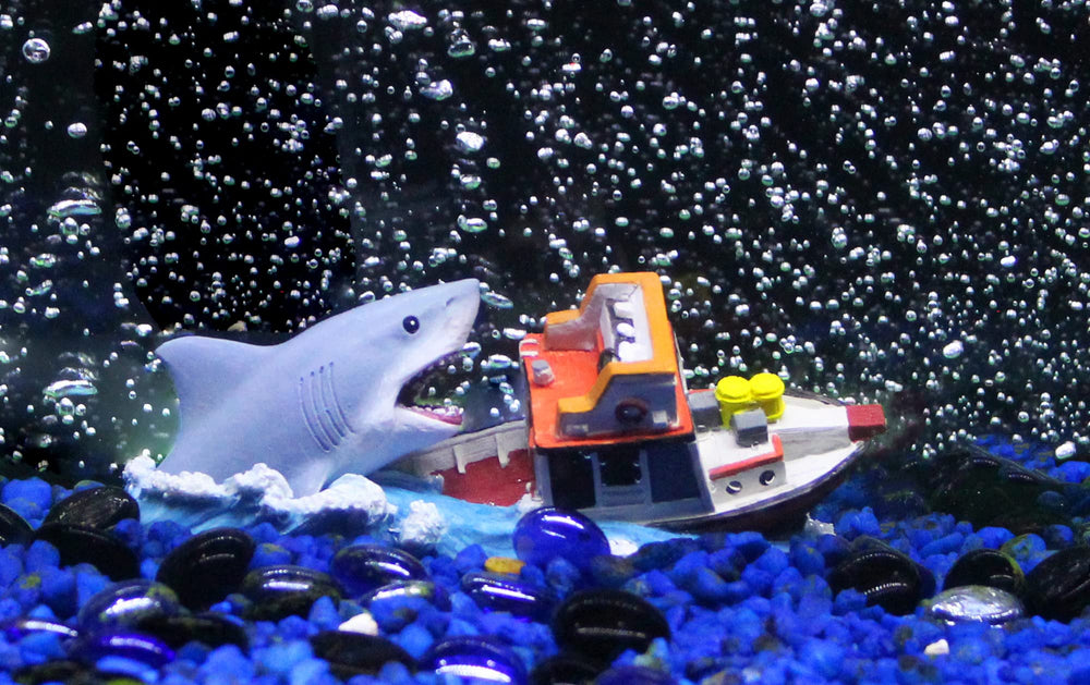Penn-Plax Barco Ataque: ambiente de acuario de escritorio para amantes náuticos