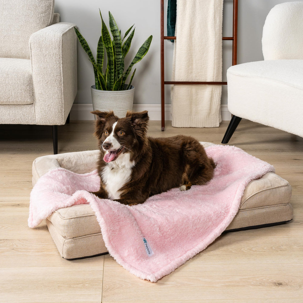 Manta sherpa doble cara de PetAmi en rosa, toque suave para calmar mascotas.