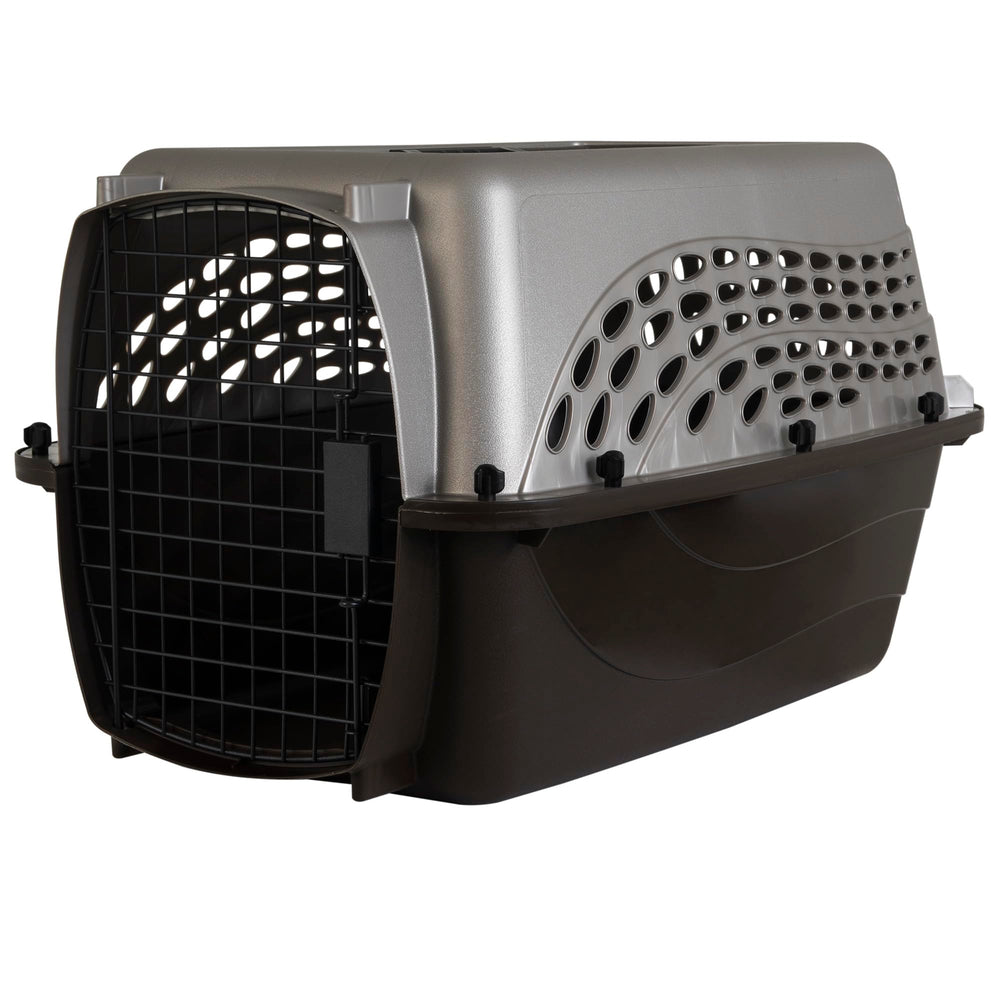 Transportín Petmate con puerta frontal para acceso cómodo.