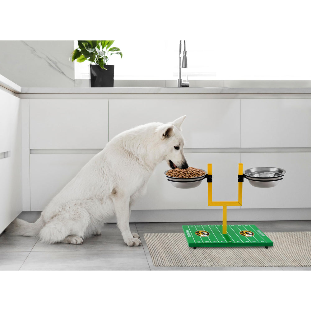 Pets First base antideslizante mantiene estable el alimentador durante las comidas.