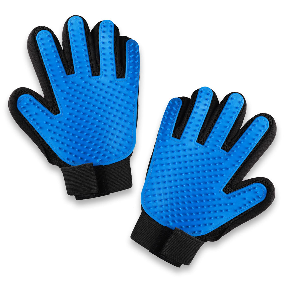 Pets First guantes de cepillado en la mano mostrando limpia eficacia del pelo