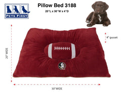 Detalle del logotipo y costuras deportivas en la cama Pets First Seminoles para uso en casa