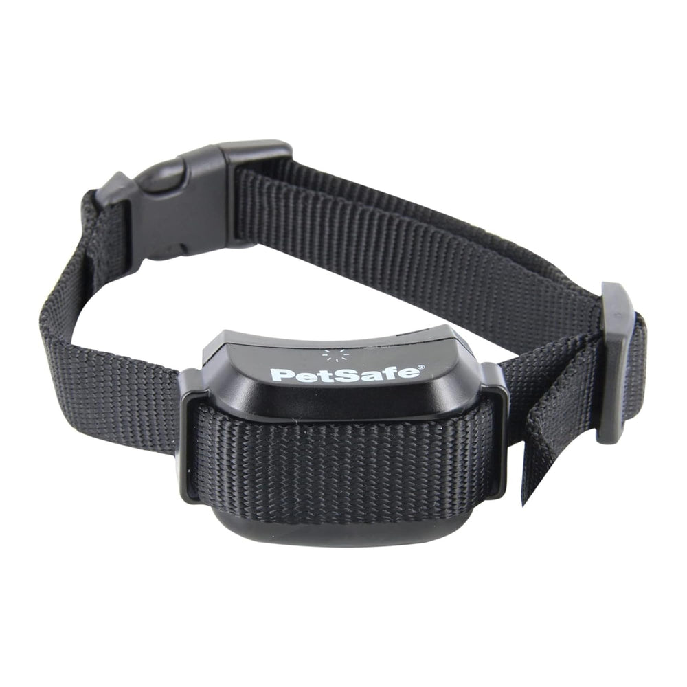 Collar PetSafe YardMax frente al dispositivo, seguridad para explorar el patio.