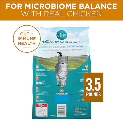 Purina One etiqueta clara de nutrición y porciones recomendadas.