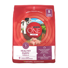 Purina ONE Plus para cachorros saludables croquetas en primer plano para desarrollo muscular