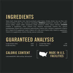 Purina Pro Plan Adult Small Breed lata abierta con carne para experiencia de comida atractiva.