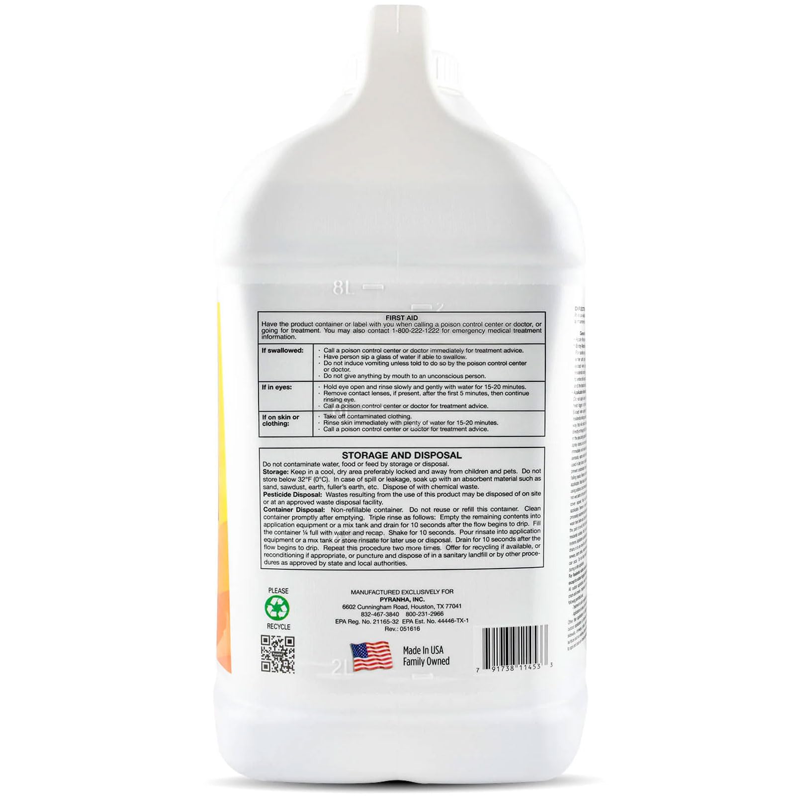 Pyranha: sistema automático de rociado instalado en establo grande para control de insectos.