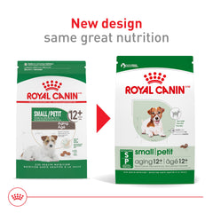 ROYAL CANIN Size Health Nutrition Small Aging 12+ perro senior comiendo croquetas suaves.