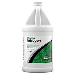 Seachem Flourish Nitrogen botella en uso, suministro de nitrógeno estable para plantas acuáticas.