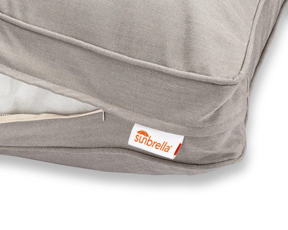 Materiales a prueba de mordidas de Sherry Kline Sunbrella para uso prolongado.