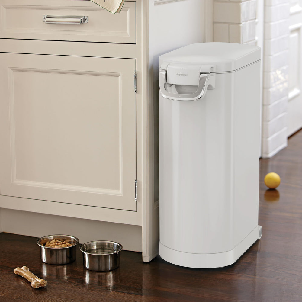 simplehuman capacidad de 32 libras para alimento de perros y gatos