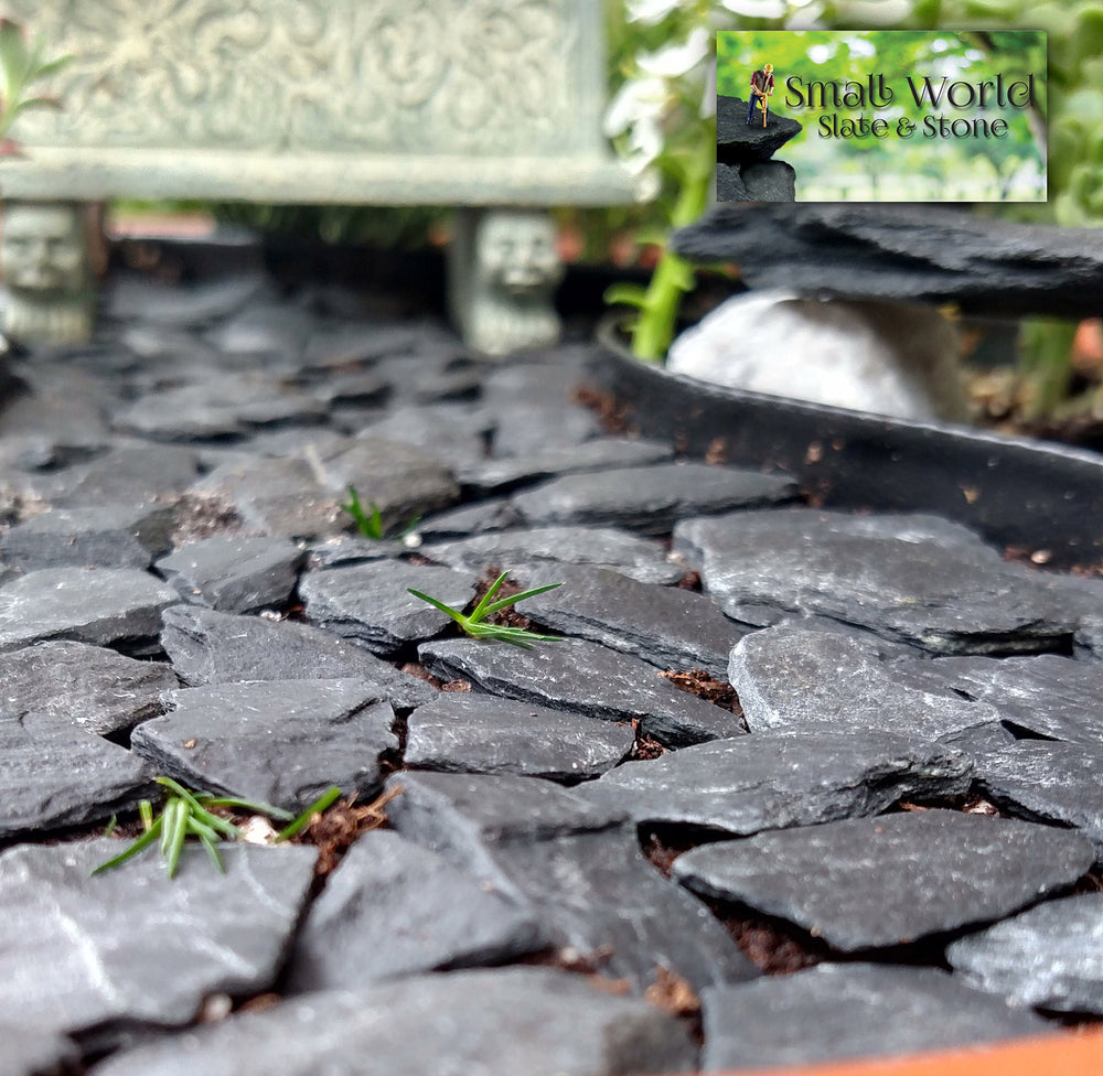 Small World Slate & Stone: piedras para senderos y bancos en maquetas, instalación sencilla.