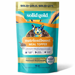 Solid Gold NutrientBoost espolvoreado en la taza de comida para perros, sabor y digestión.