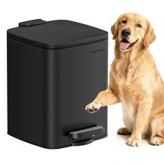 El SONGMICS basurero para perro 6 L con tapa suave en acero inoxidable ayuda a controlar olores.