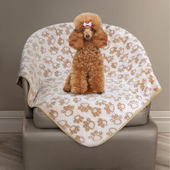 Manta Stuffed beis suave con patitas, ideal para el confort diario de tu mascota.