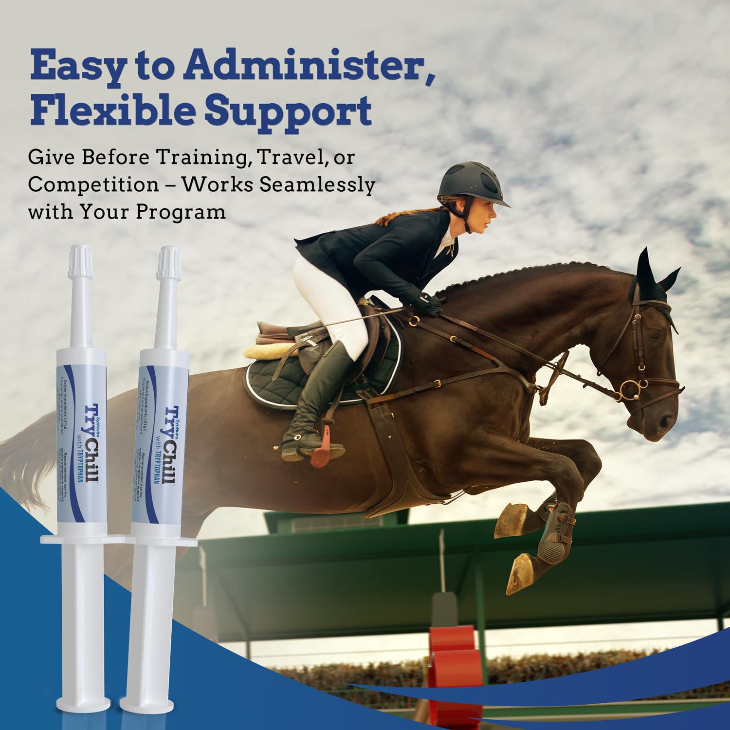 SynNutra Equine TryChill: mano sosteniendo la dosis lista para administrar.