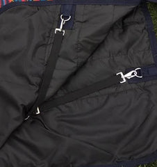Tech Equestrian costuras selladas para impermeabilidad y durabilidad.