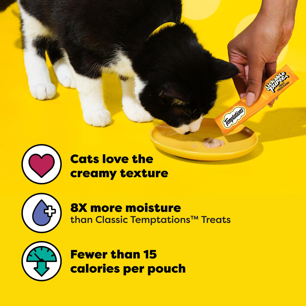 Temptations snack para gatos senior en tubo queso, fácil de consumir.