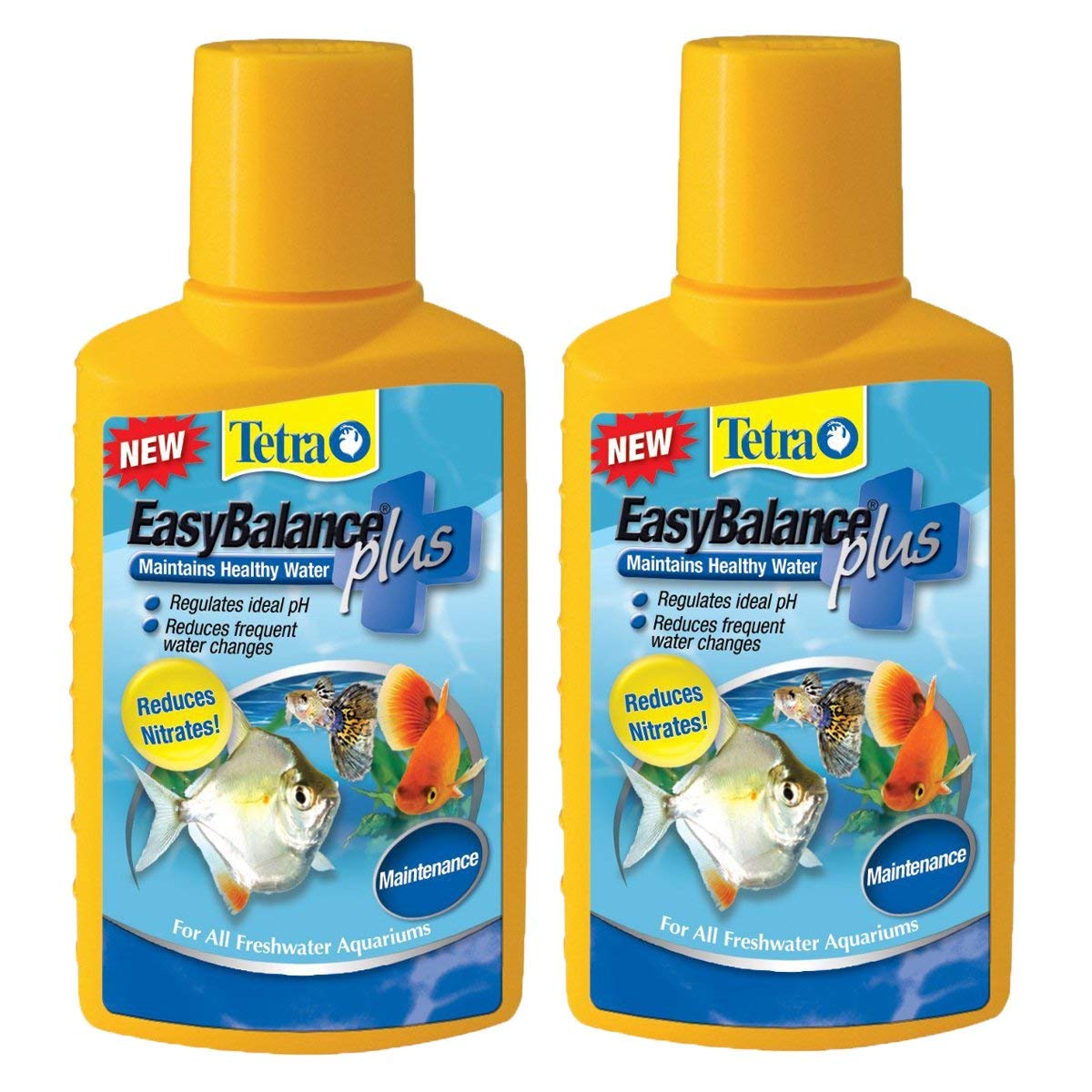 Tetra EasyBalance Plus vertiendo el producto para estabilizar pH y alcalinidad en acuario.