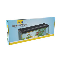 Tetra LED Hood bajo perfil negro aporta estética limpia al acuario.