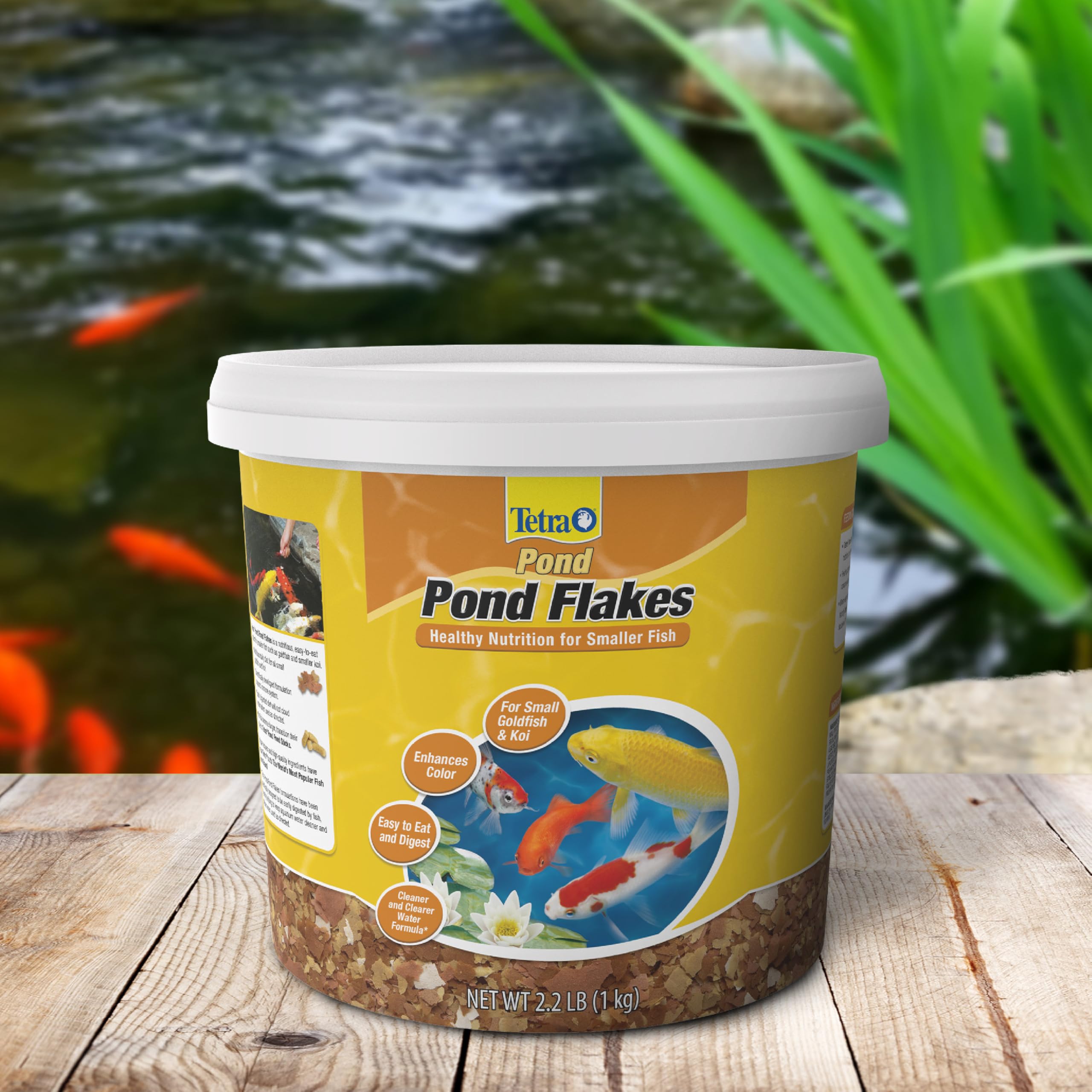 Tetra Pond Flakes: mantenimiento del agua con dieta digerible.